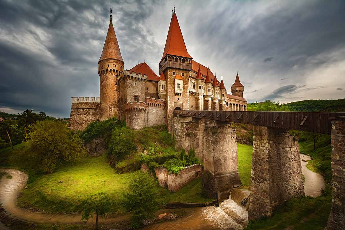 Beyond Castles and Mountains: How Alba, Mureș, Hunedoara, Arad, and Timiș Leverage Tourism to Attract Investors