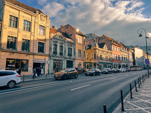 busy brokers. real estate industrial retail productie sibiu transilvania regional spațiu depozit hala productie închiriere proprietati imobiliare comerciale industrial retail office. servicii de intermediere și consultanță imobiliară și de afaceri pentru dezvoltatorii imobiliari, proprietarii de spații, clădiri, parcuri și terenuri, investitori și companii din domeniul industrial, retail, logistic și investment property